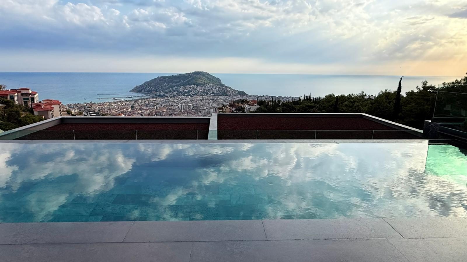 Luxury Villa with Panoramic Sea Views and Alanya Castle